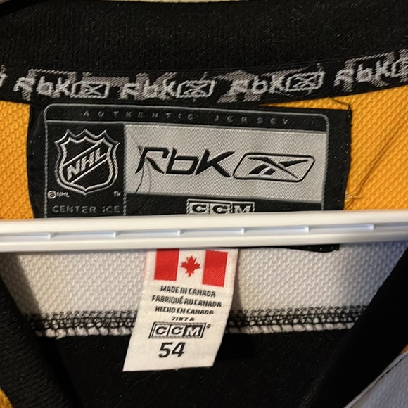 Boston bruins goalie jersey - Picture 3 of 3
